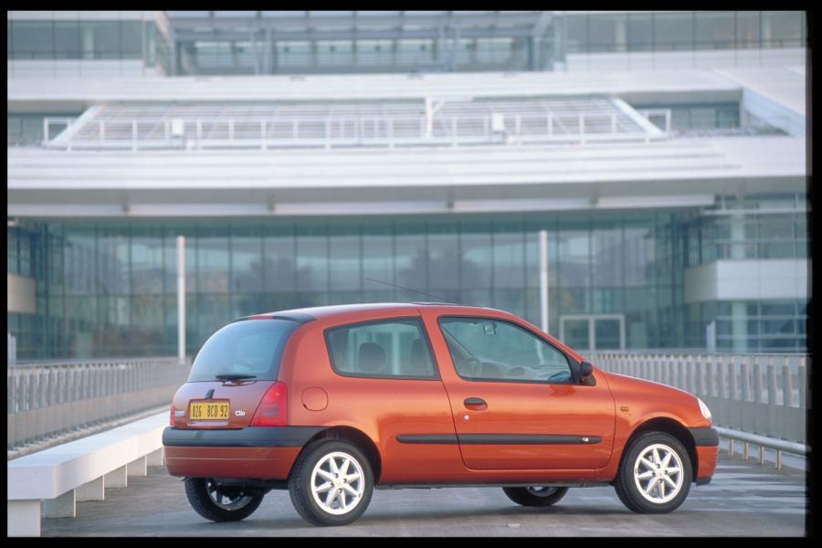  Renault Clio 1998 года  (фото 98 из 106)